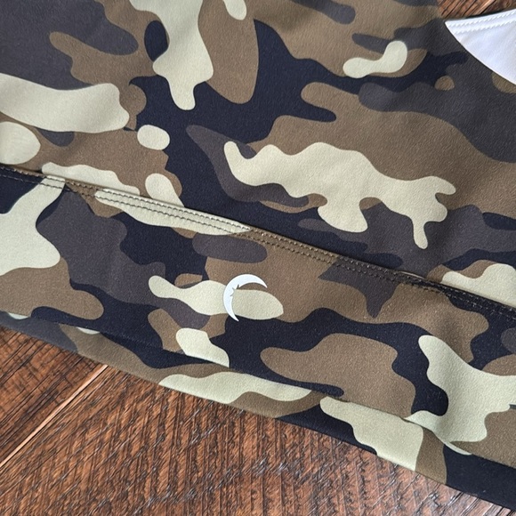 Zyia Light Green Camo Reflective Soft n Snug Racer Bra - Picture 4 of 8